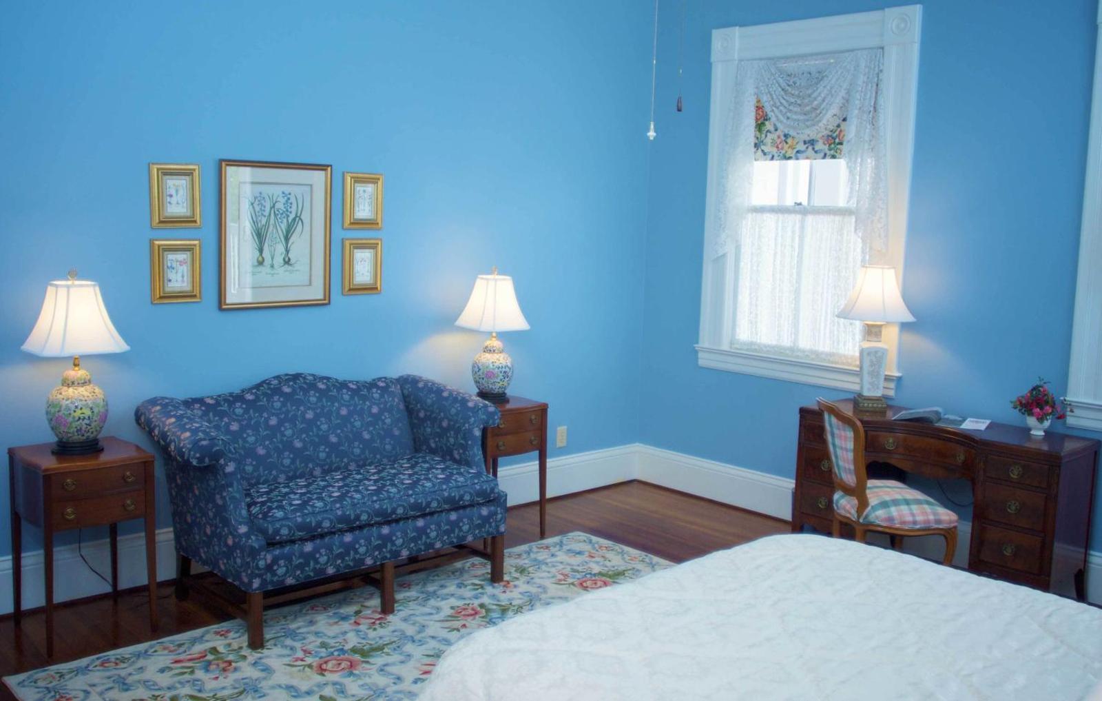 Lookaway Inn